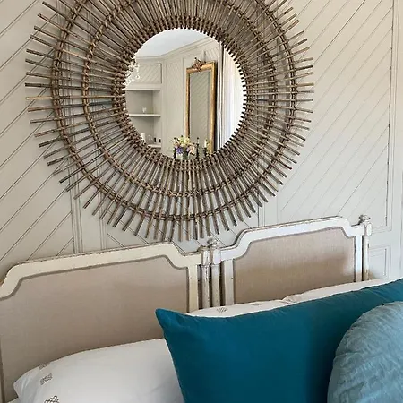 La Maison Du Grand Rocher Bed & Breakfast